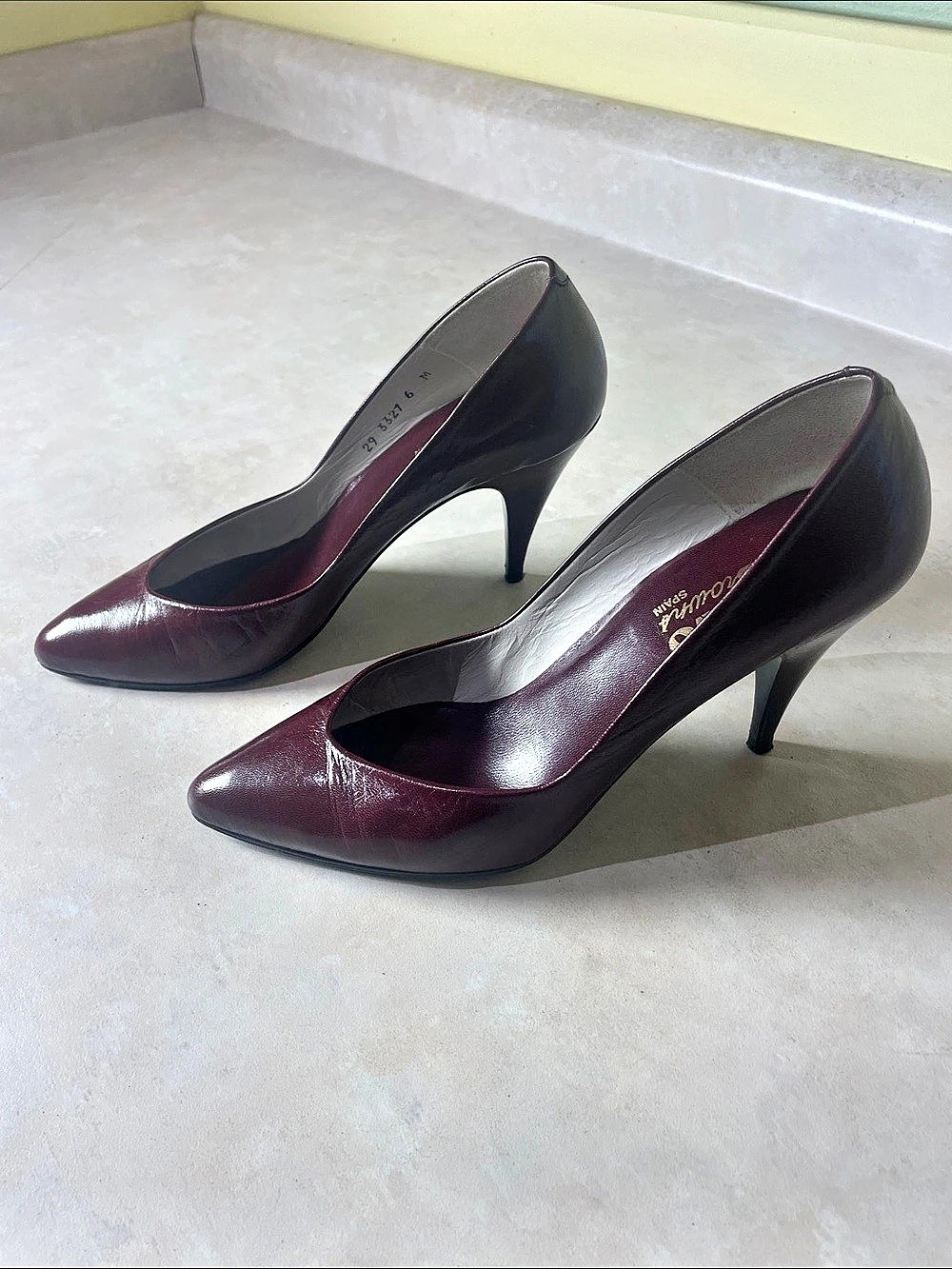 Bravo Browns Spain Blush Pointed Toe Pumps in Burgundy US 6 M